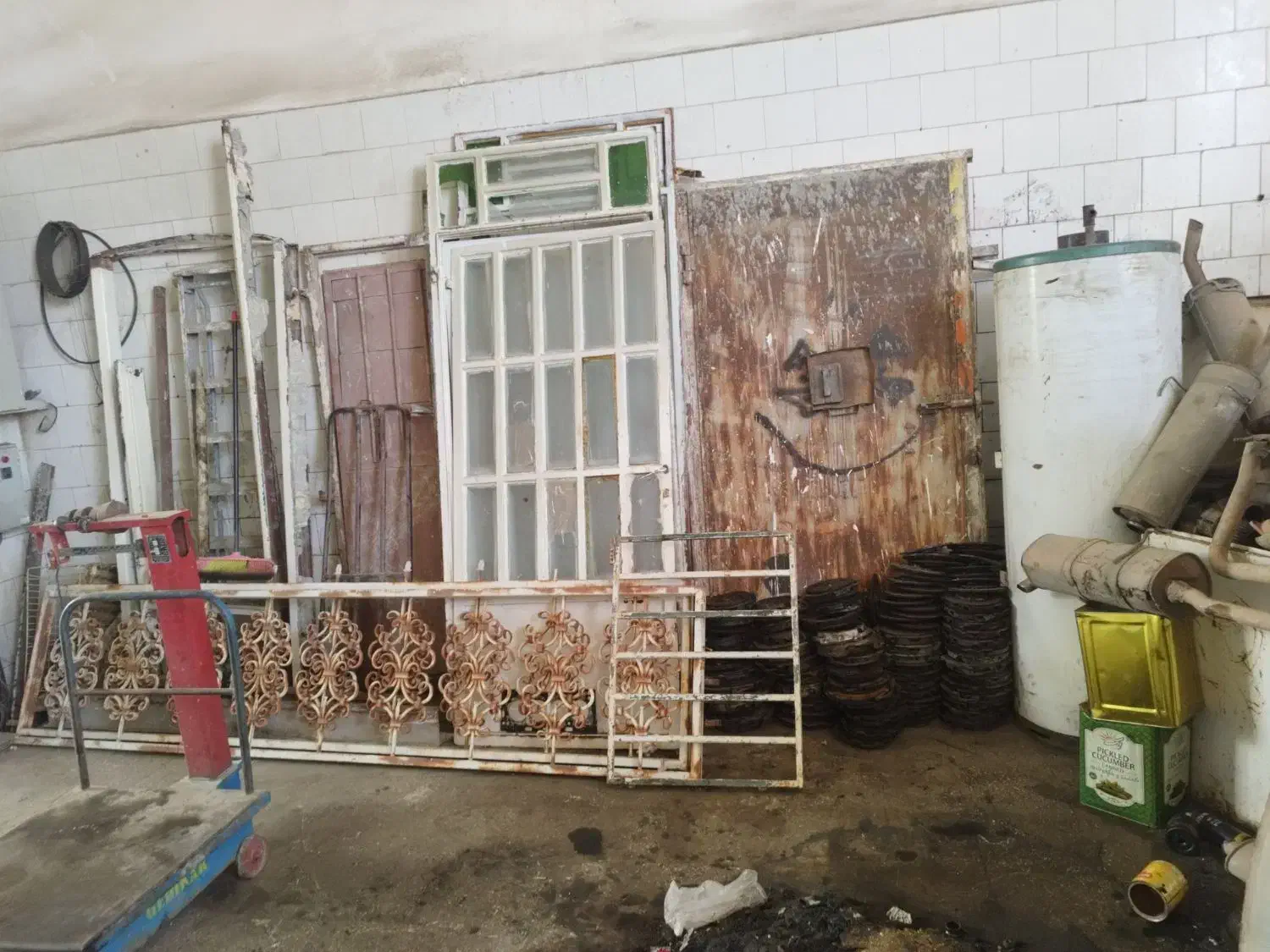 درب، و نرده ولولهفلزی کارکرده|مصالح و تجهیزات ساختمان|تفت, |دیوار