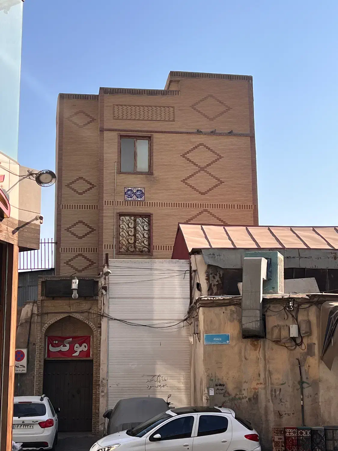 ۴۰۰ متر تجاری -انباری بین چهار راه سیروس و مولوی|اجارهٔ مغازه و غرفه|تهران, سیروس|دیوار
