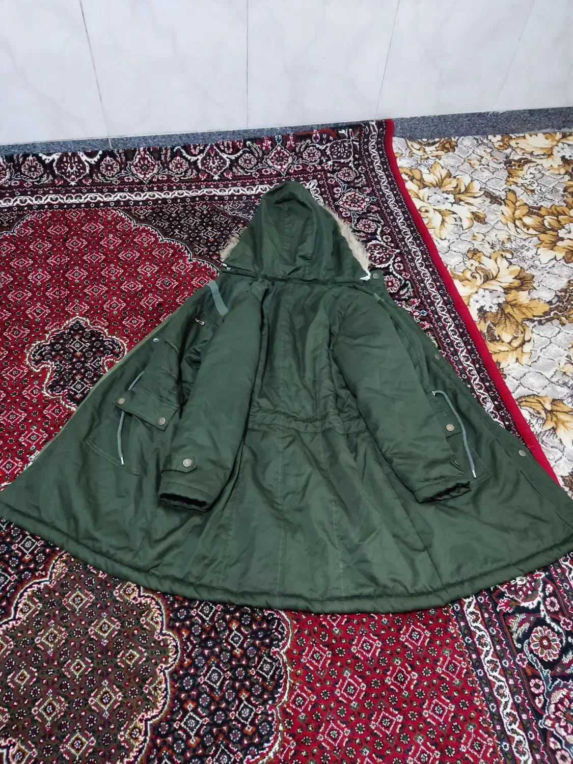 پالتو|لباس|جوانرود, |دیوار