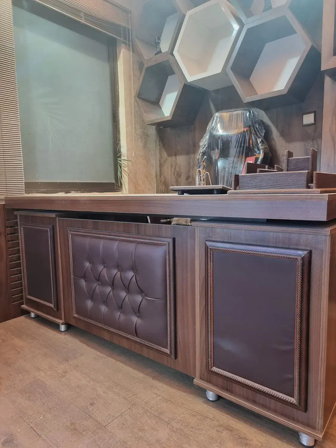 میز و صندلی مدیریت|مبلمان اداری|اصفهان, آبشار|دیوار