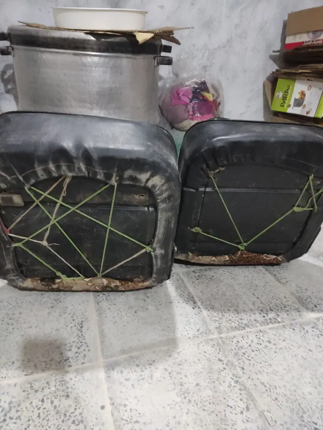 یک جفت صندلی|صندلی و نیمکت|شهرکرد, |دیوار