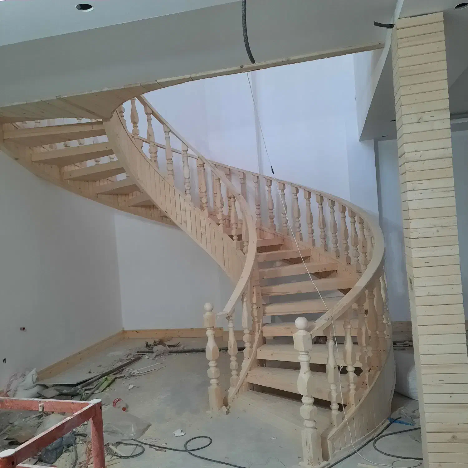 پله چوبی،نرده چوبی،پله گرد چوبی،کلبه چوبی،سوناخشک|خدمات پیشه و مهارت|مشهد, سیسآباد|دیوار