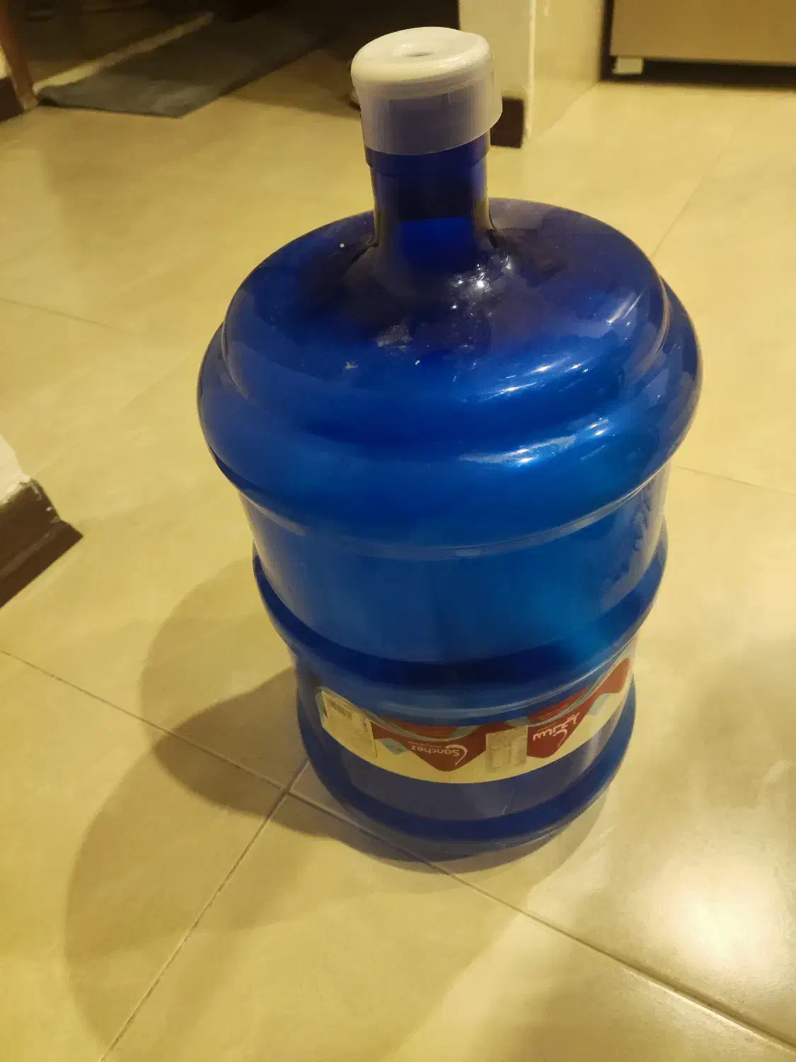 گالن آب|ظروف نگهدارنده، پلاستیکی، یک‌بارمصرف|کیش, |دیوار