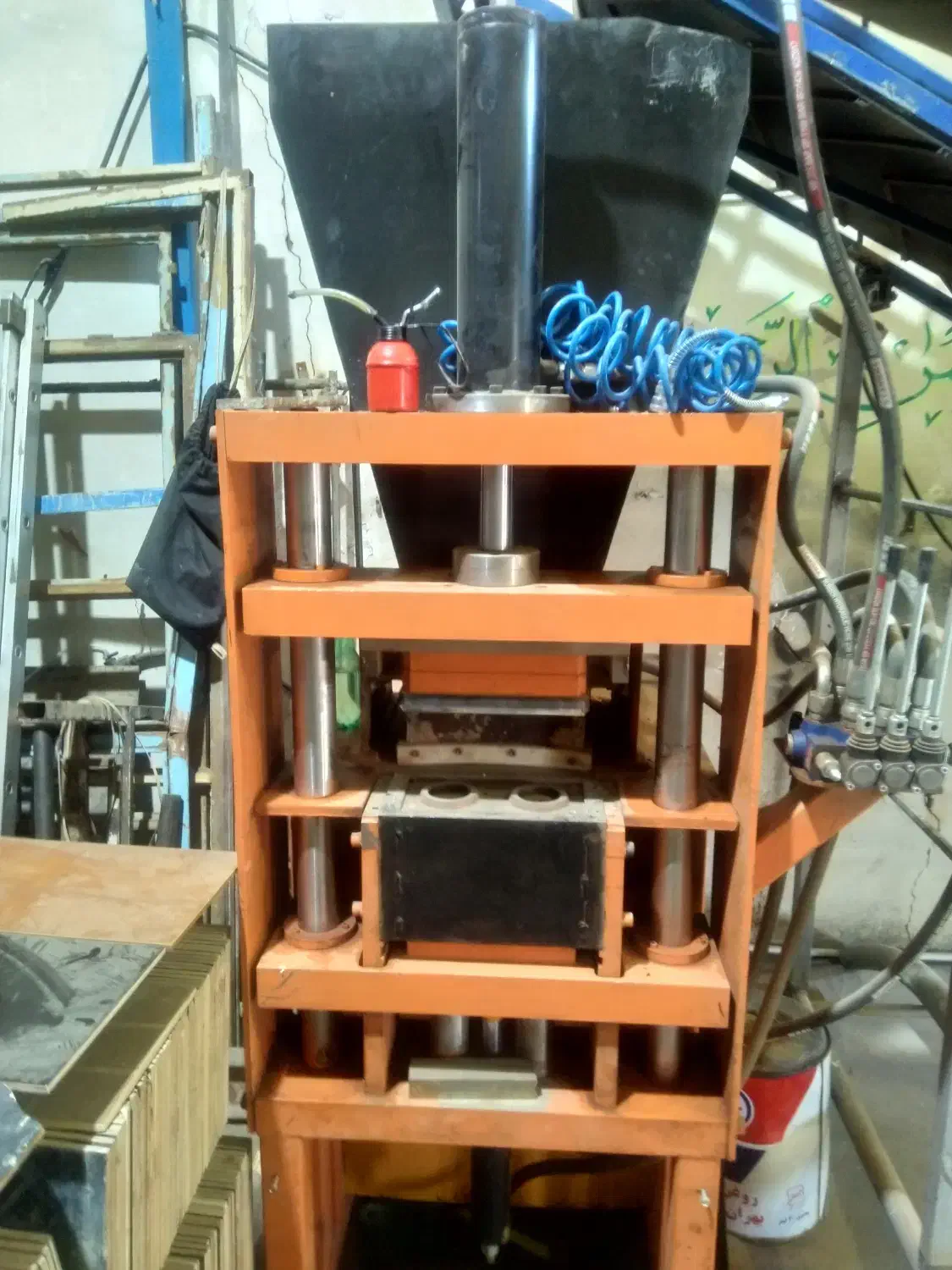 فروش خط تولید آجر پازلی و کفپوش|ماشین‌آلات صنعتی|زاویه, |دیوار