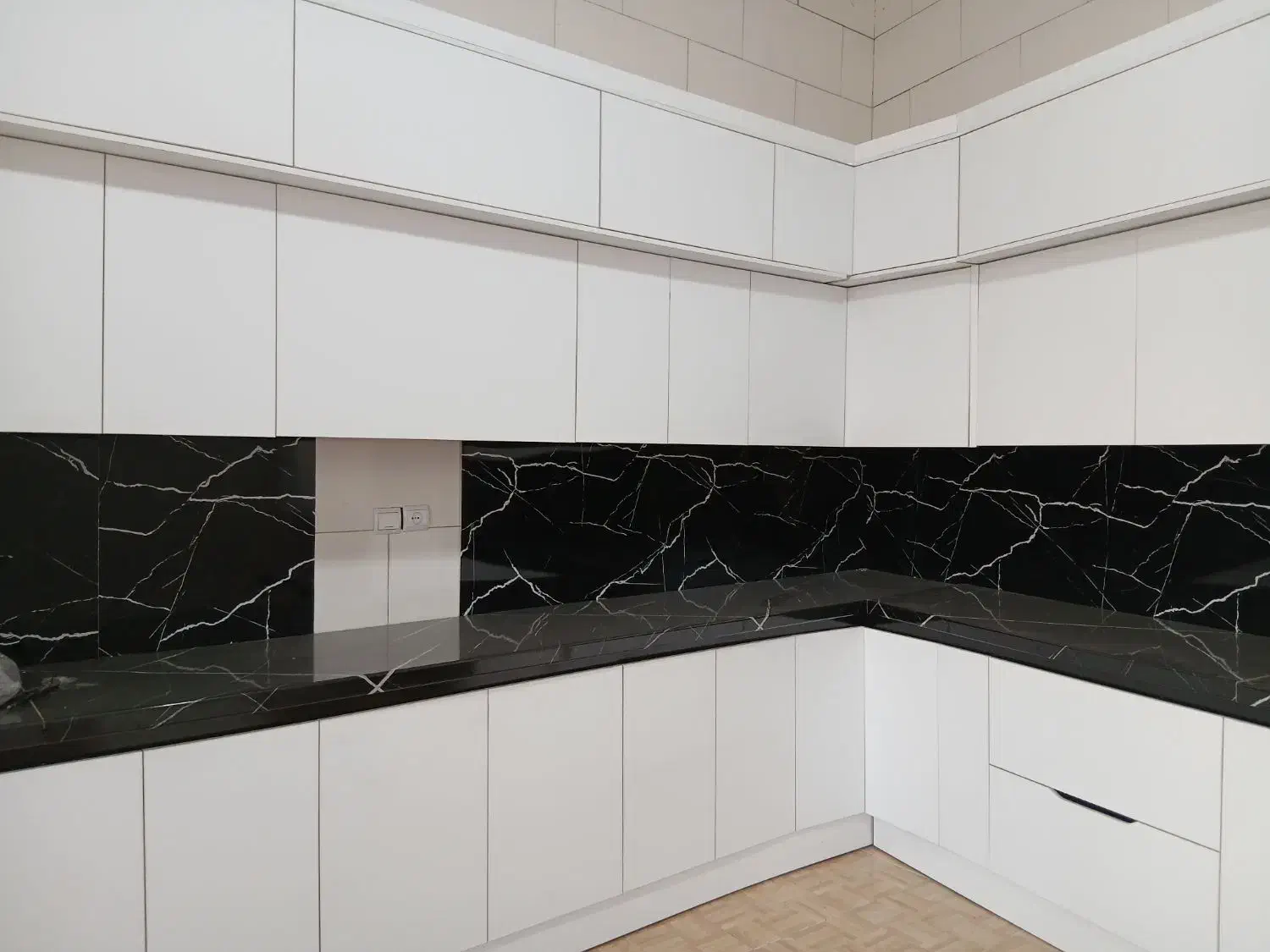 کابینت هایگلس،دکورنمایشگاهی|مصالح و تجهیزات ساختمان|میانه, |دیوار