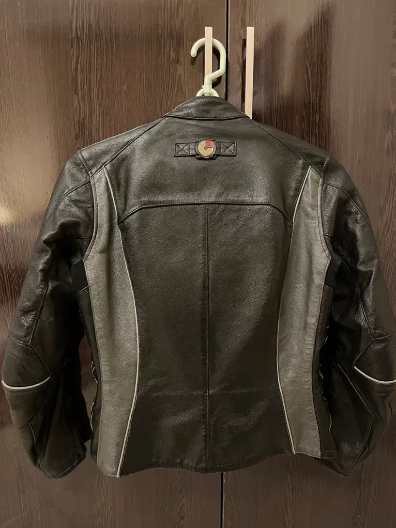 کاپشن و شلوار چرم موتور سواری|لباس|بندرعباس, |دیوار