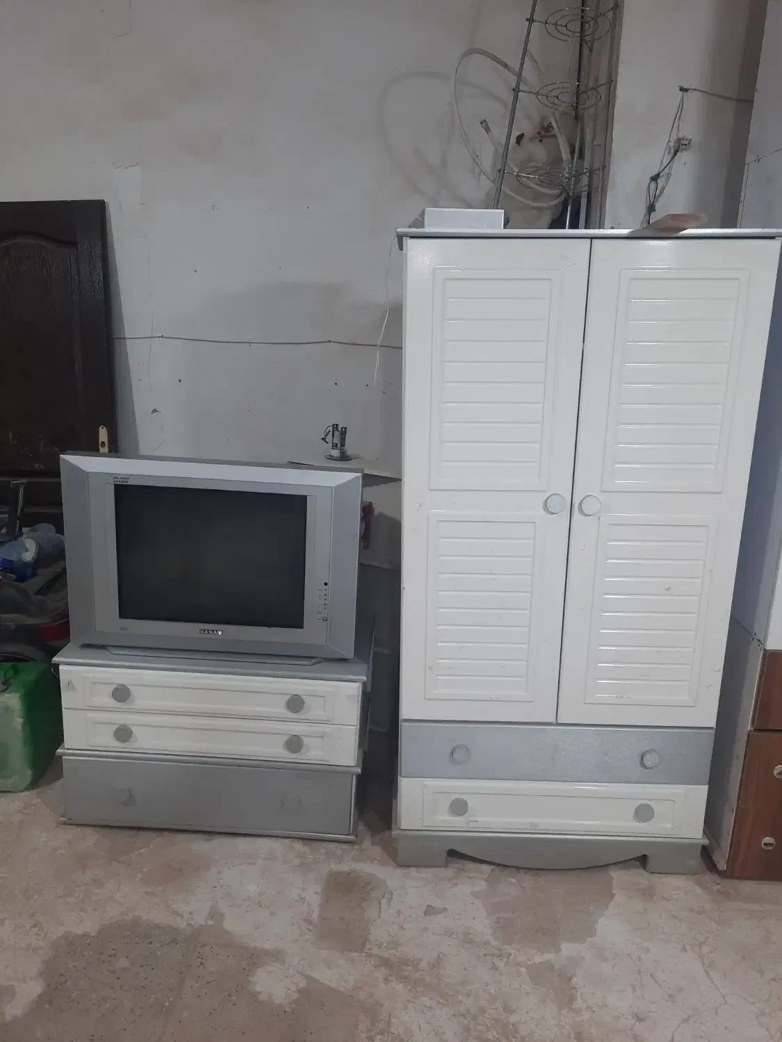 یدونه کمد وتلویزیون یه ۳کشو زیر تلویزیون|میز تلویزیون|اقبالیه, |دیوار