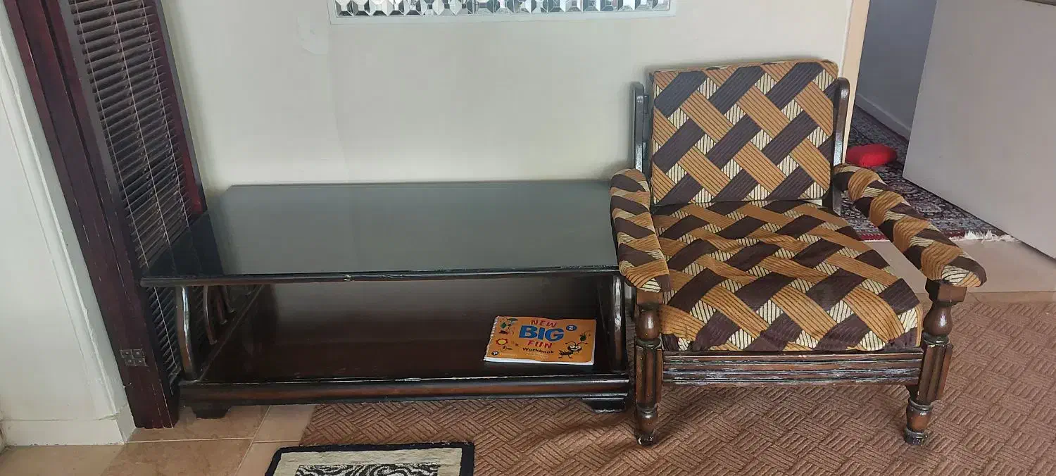 مبل ۵نفره ویک میز|مبلمان خانگی و میز عسلی|خمینی‌شهر, |دیوار