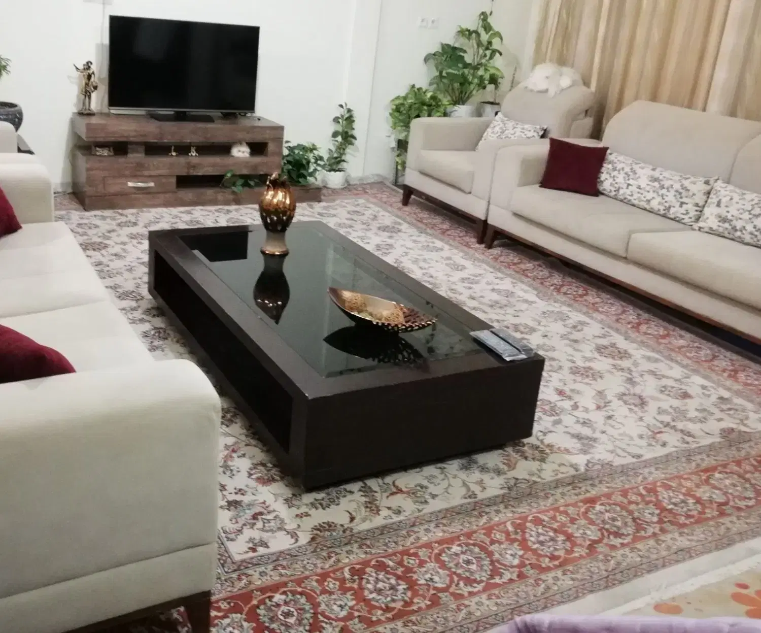 میز|میز و صندلی غذاخوری|مشهد, بهاران|دیوار