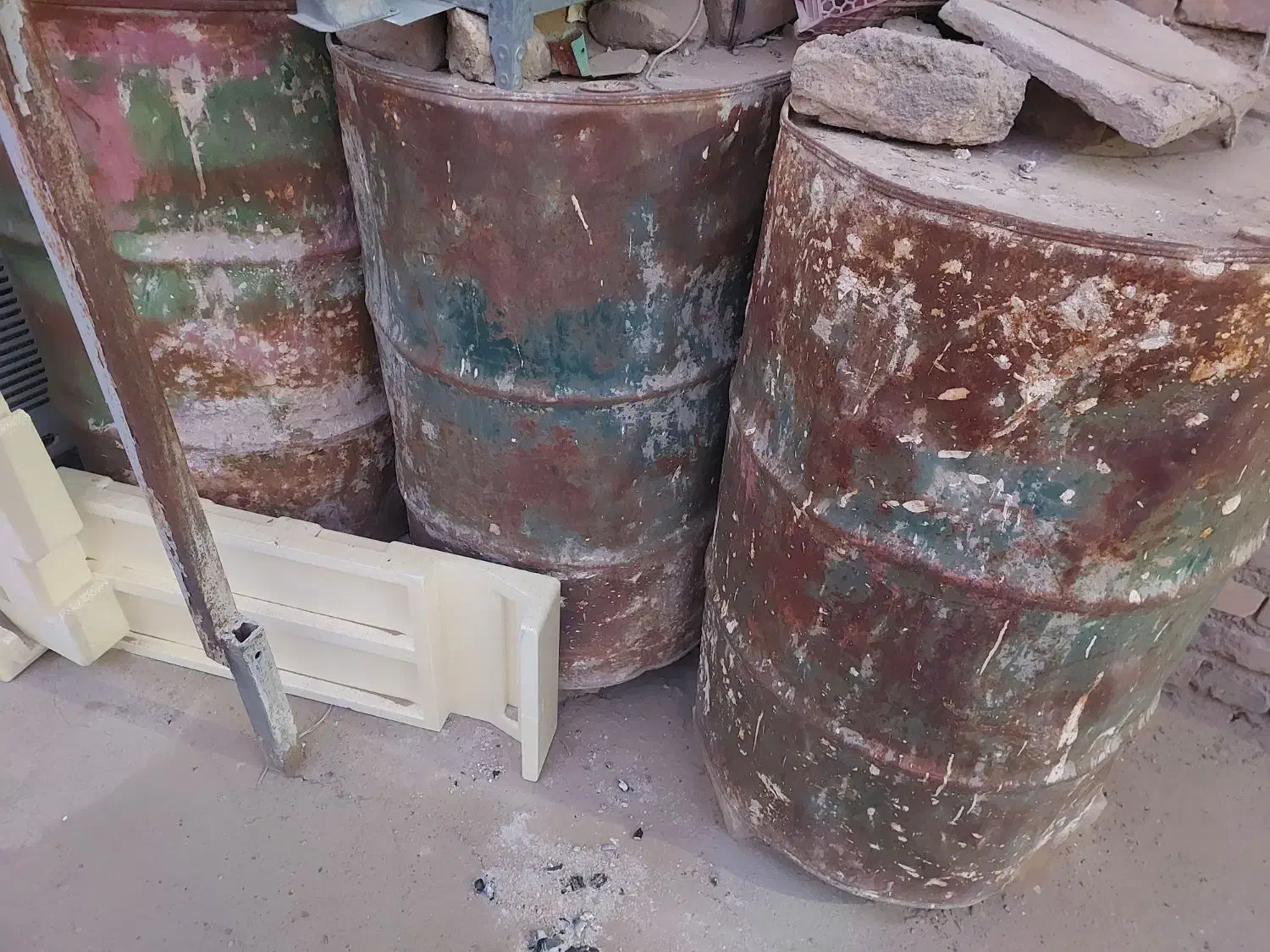 بشکه فلزی|مصالح و تجهیزات ساختمان|زابل, |دیوار