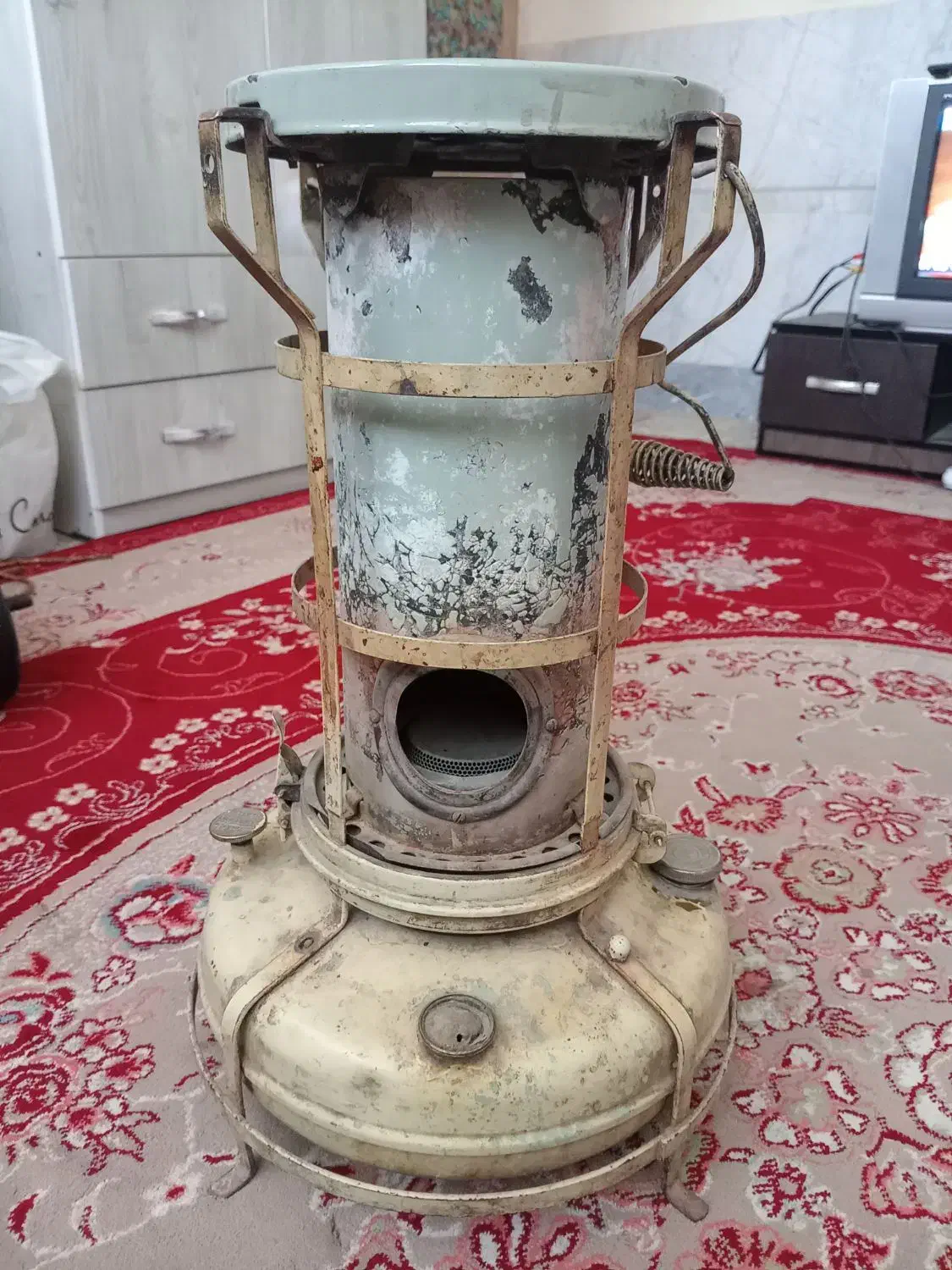 بخاری نفتی قدیمی مخزنش تمام برنح|کلکسیون اشیاء عتیقه|نجف‌آباد, هفده شهریور|دیوار