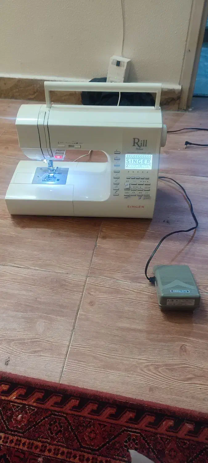 چرخ خیاطی|چرخ خیاطی و ریسندگی|شاهین‌شهر, شهرک گلدیس|دیوار