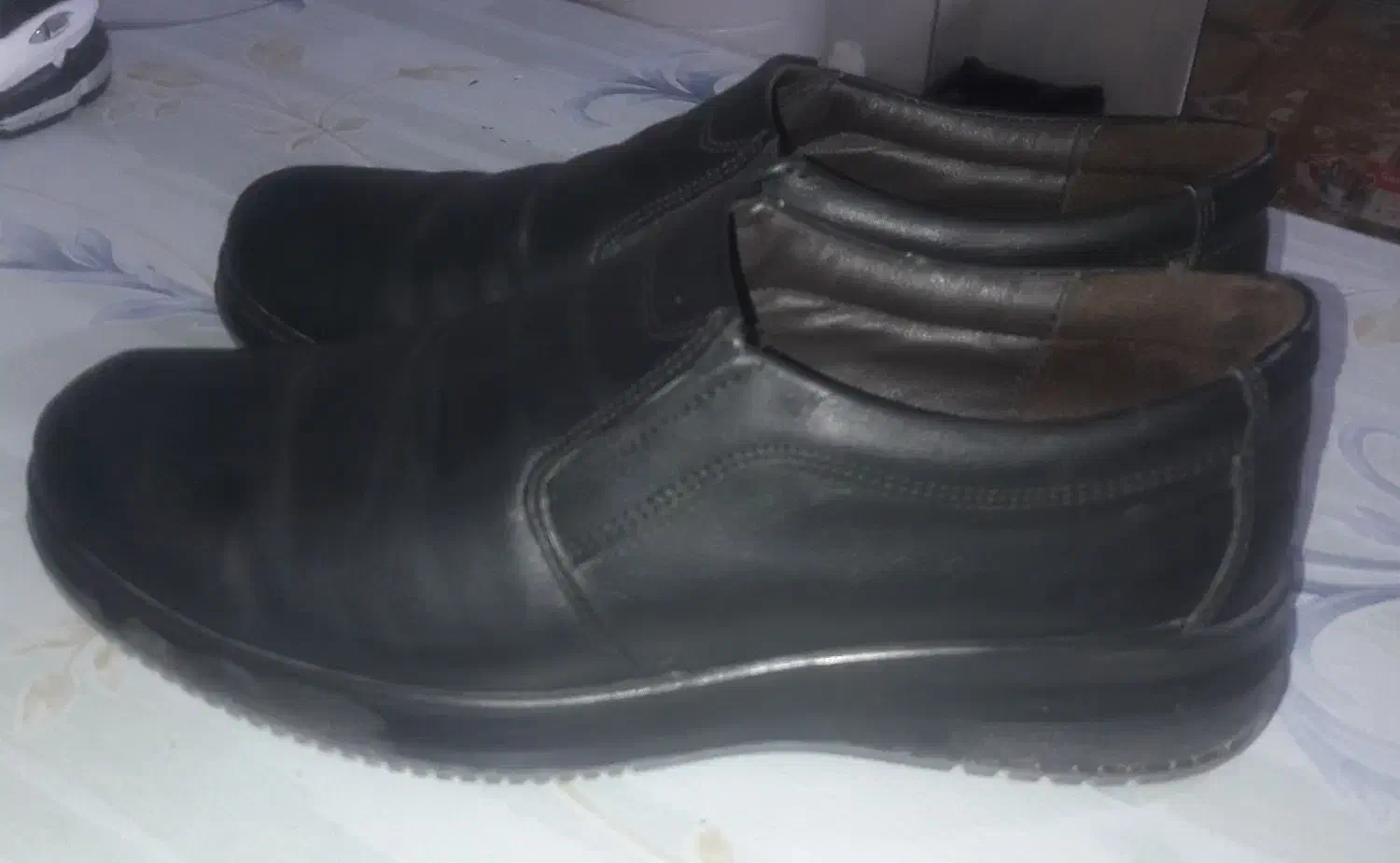 کفش چرم|کیف، کفش، کمربند|کنگاور, |دیوار