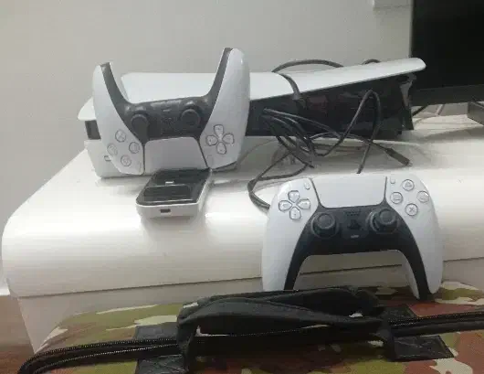 دسته ps5 با پایه باهم با اشانتیون|کنسول، بازی ویدئویی و آنلاین|تهران, تهرانپارس جنوبی|دیوار