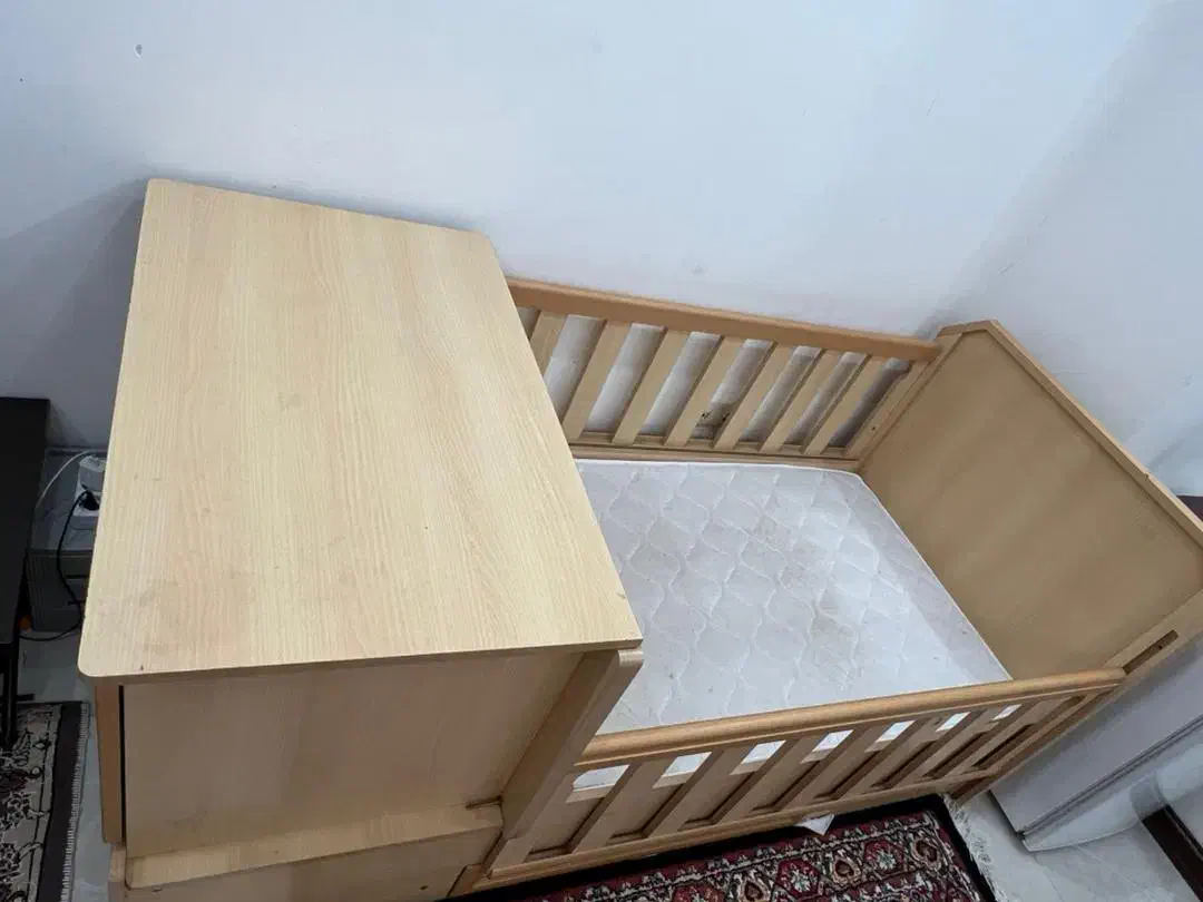 تخت سالم کودک . نوجوان|تخت و سرویس خواب|کاشان, فین بزرگ|دیوار