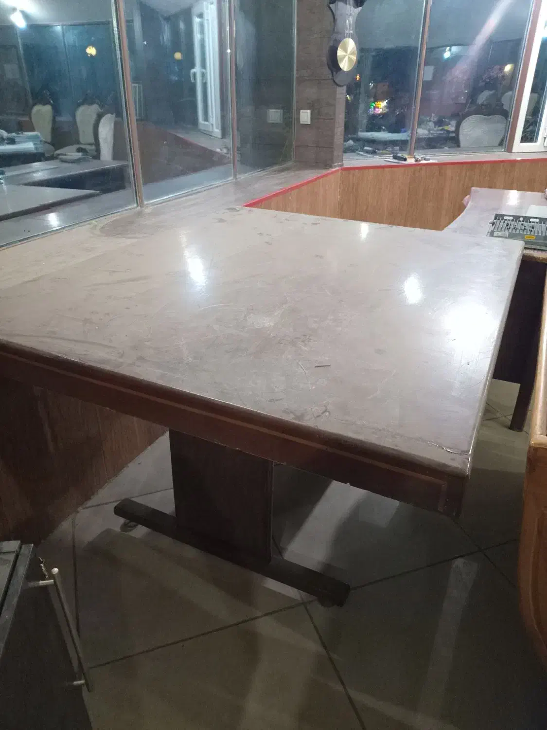 میزنهارخوری بدون صندلی۸نفره|میز و صندلی غذاخوری|صدرا-فارس, فاز ۱|دیوار