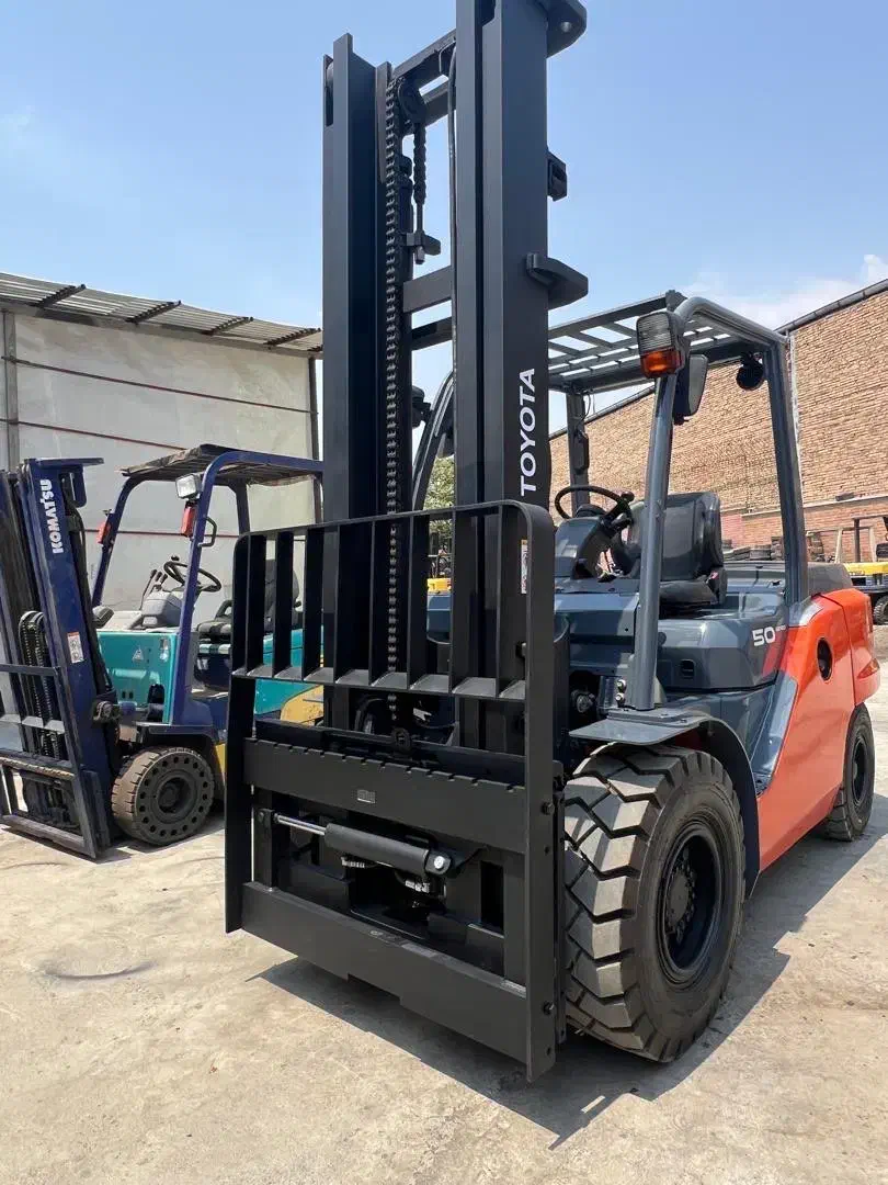 لیفتراک تویوتا ۵ تن دیزل|خودرو سنگین|تهران, فرودگاه مهرآباد|دیوار