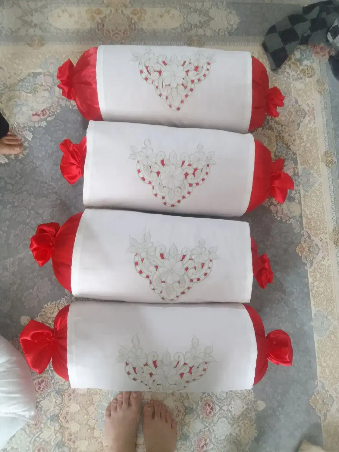 فروش ۴ عدد بالش گرد|رختخواب، بالش، پتو|محمدیه-قزوین, |دیوار