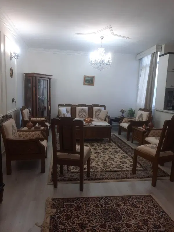 مبل مدرن کلاسیک چوب گردو با منبت دست آنتیک|مبلمان خانگی و میز عسلی|تهران, آذربایجان|دیوار