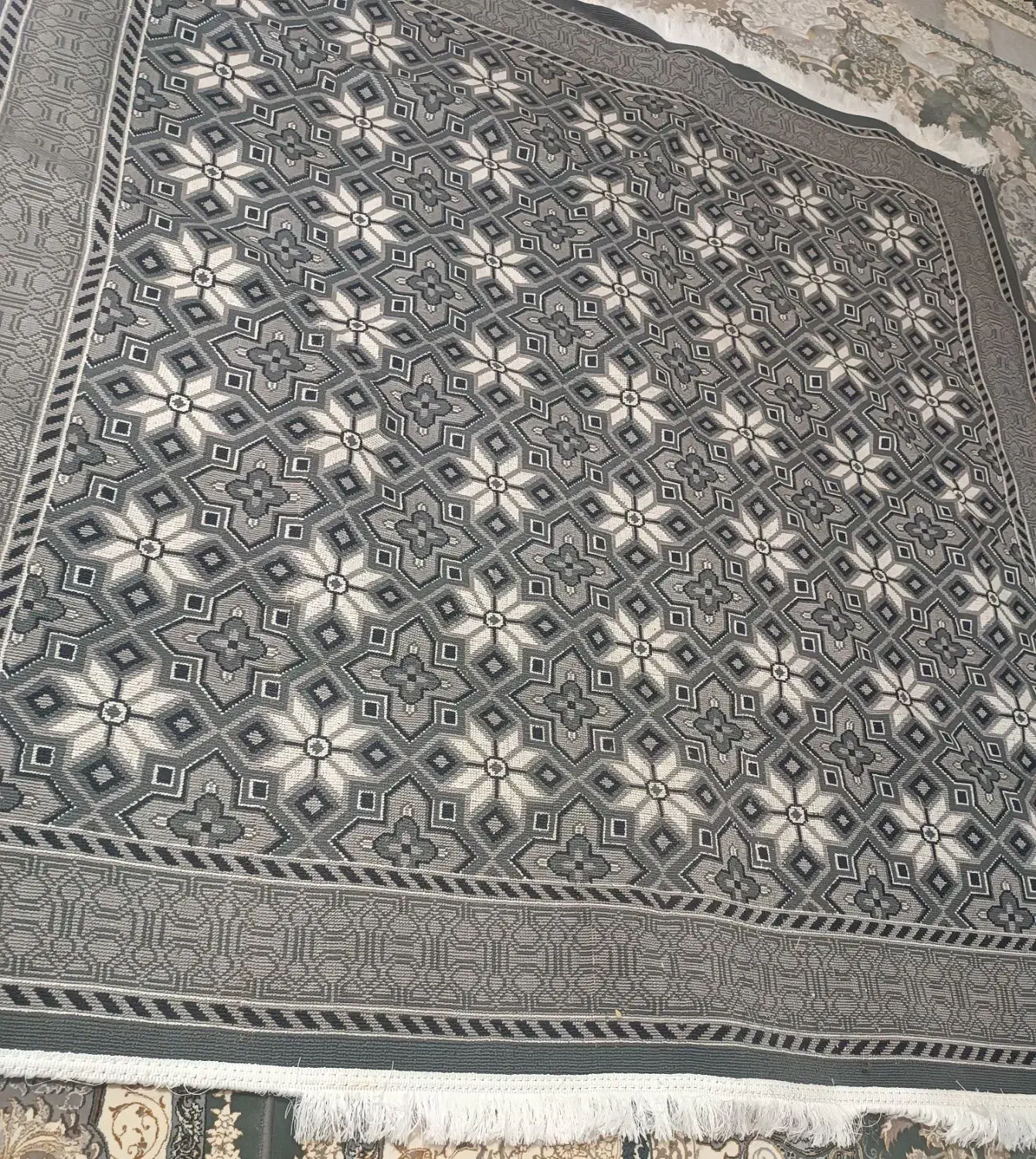 گلیم در حد نو|گلیم، جاجیم، گبه|همدان, |دیوار