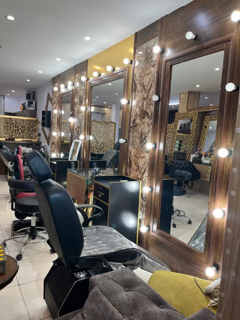 اجاره لاین ۲۵۰۰|آرایشگاه و سالن‌های زیبایی|اصفهان, جلفا|دیوار