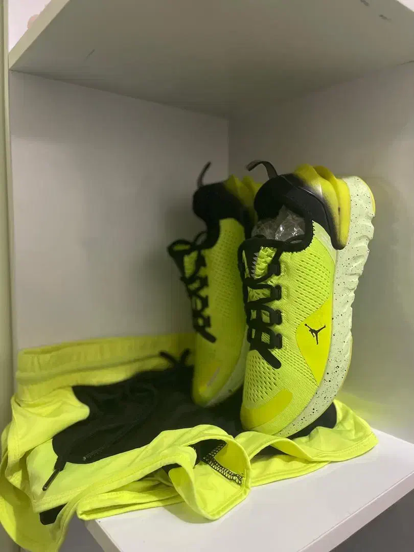 کتونی خارجی ست به همراه شلوارک لگ ورزشی|کیف، کفش، کمربند|آستانه اشرفیه, |دیوار