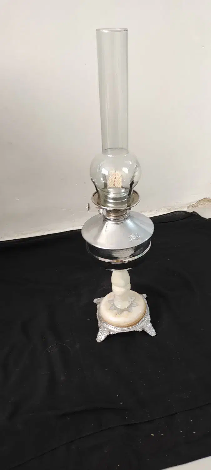 چراغ گرد سوز نفتی قدیمی پایه سنگ مرمر انتیک|کلکسیون اشیاء عتیقه|پرند, فاز ۴|دیوار