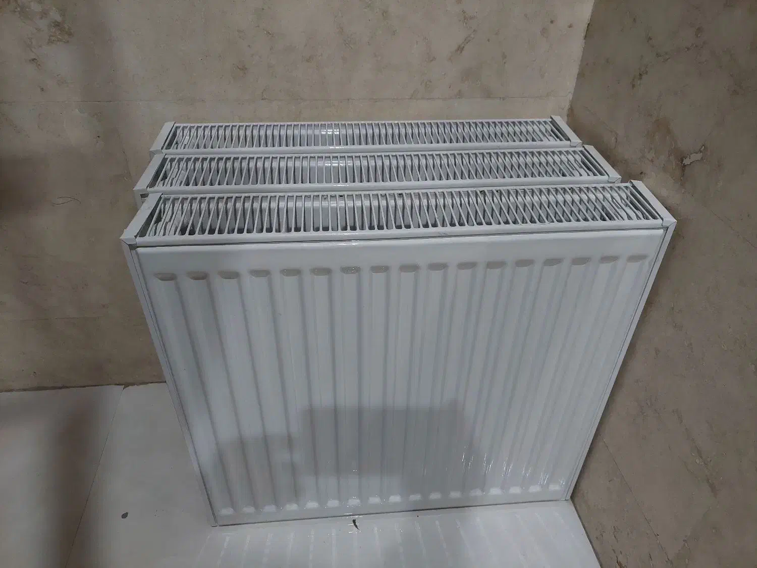 رادیاتور پنلی ایران رادیاتور|آبگرمکن، پکیج، شوفاژ|کرمان, |دیوار