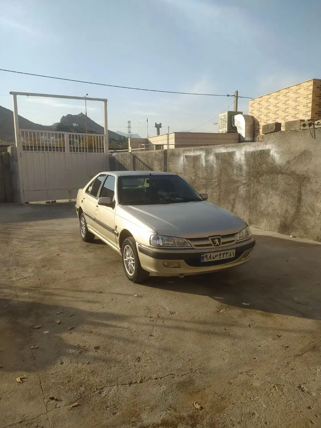 پژو پارس مدل83|خودرو سواری و وانت|مبارکه, |دیوار