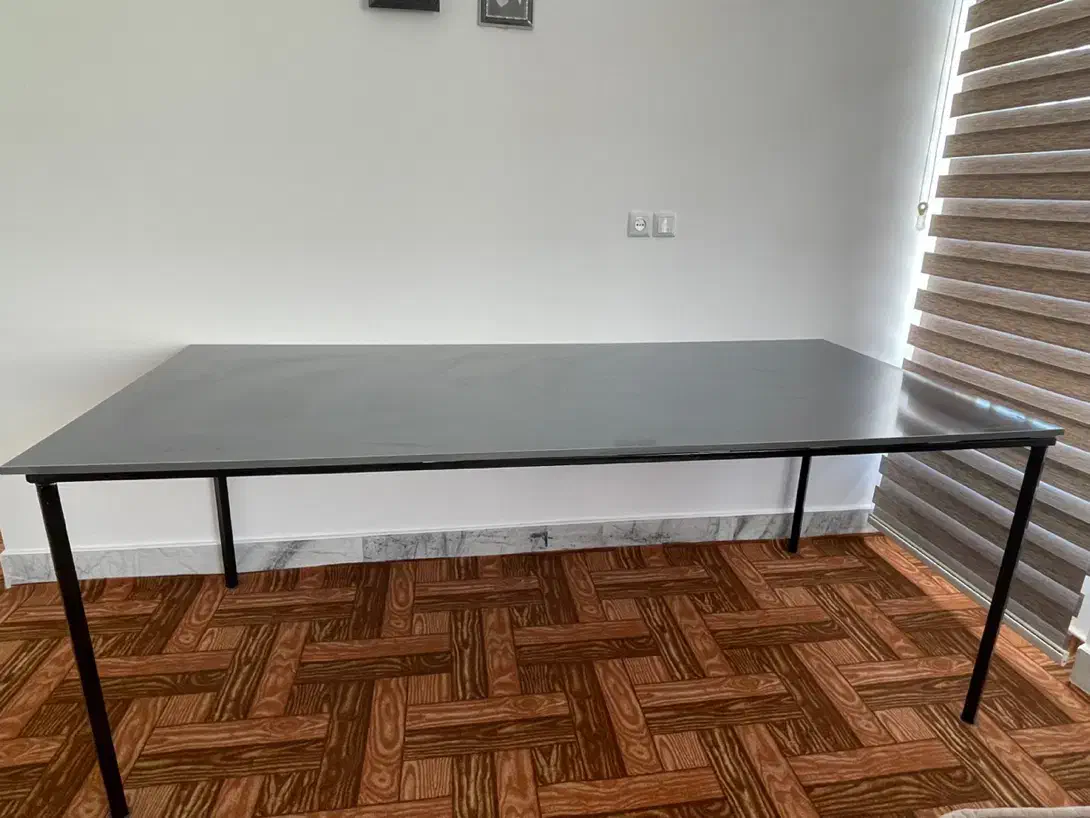 میز بزرگ|میز تحریر و کامپیوتر|مبارکه, |دیوار