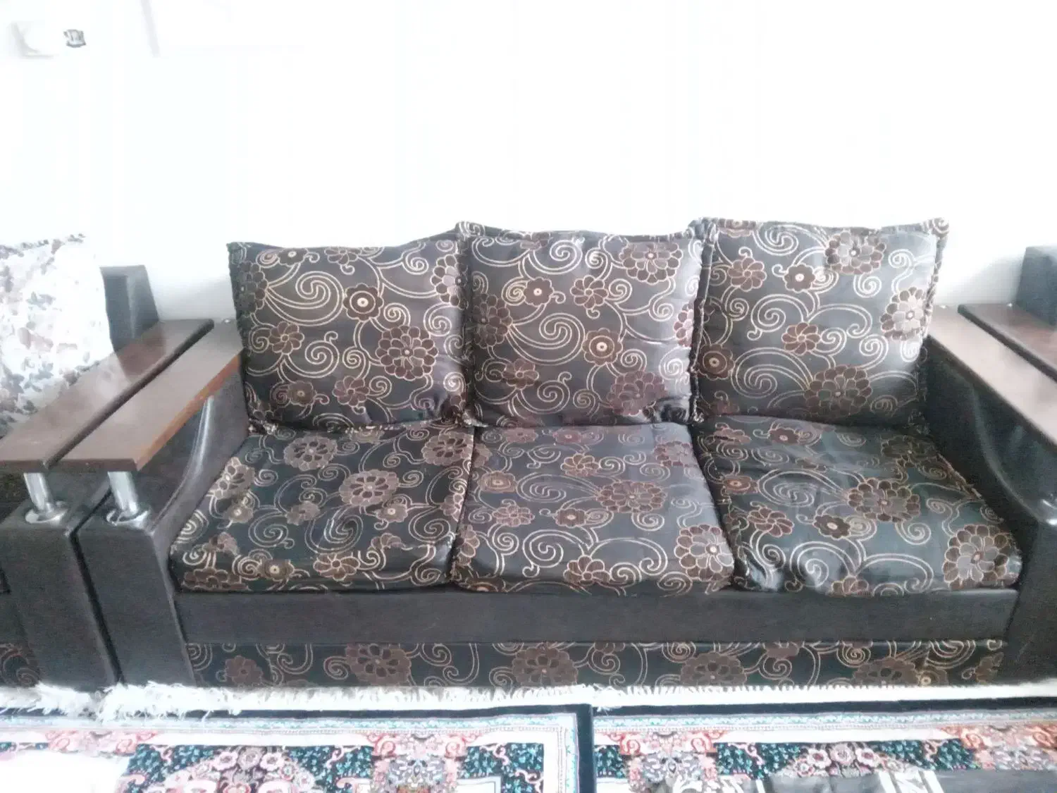 مبل ۷نفره تمیز سالم|مبلمان خانگی و میز عسلی|تهران, خاک سفید|دیوار