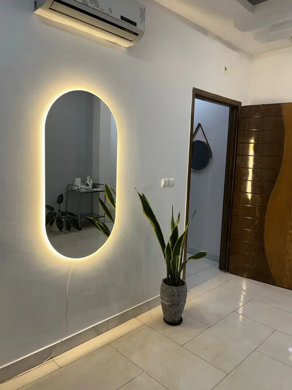 اینه همراه بک لایت|آینه|مشهد, هفت تیر (حافظ)|دیوار