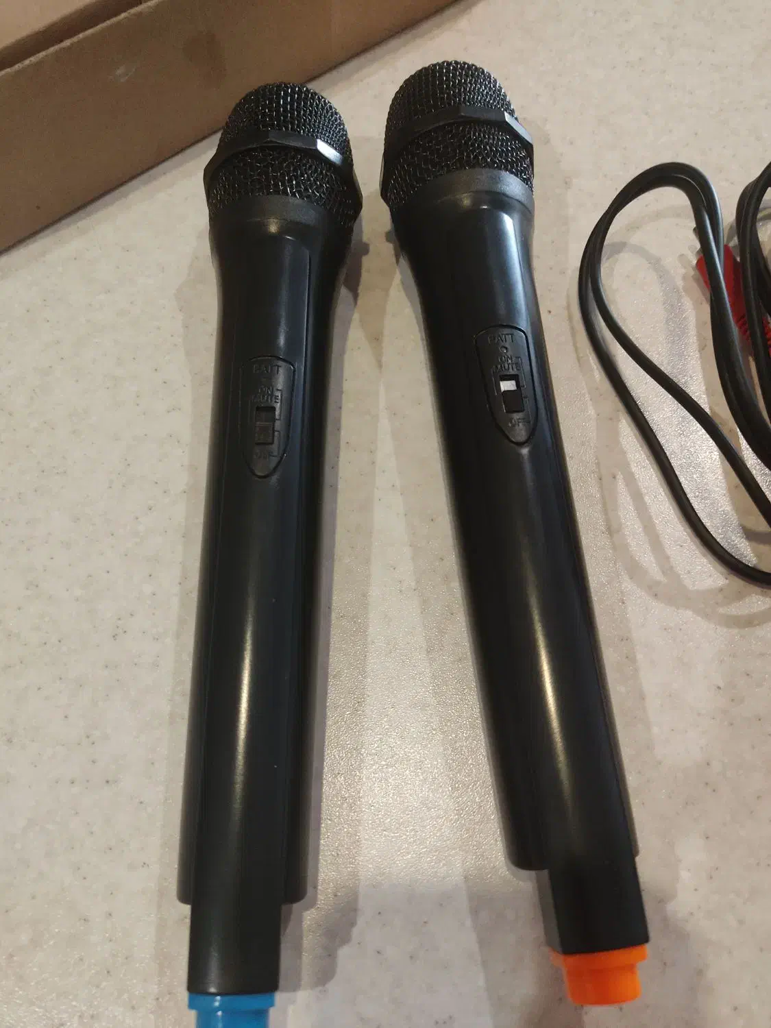 دوعدد میکروفن نو هستن|صوتی و تصویری|رودهن, |دیوار