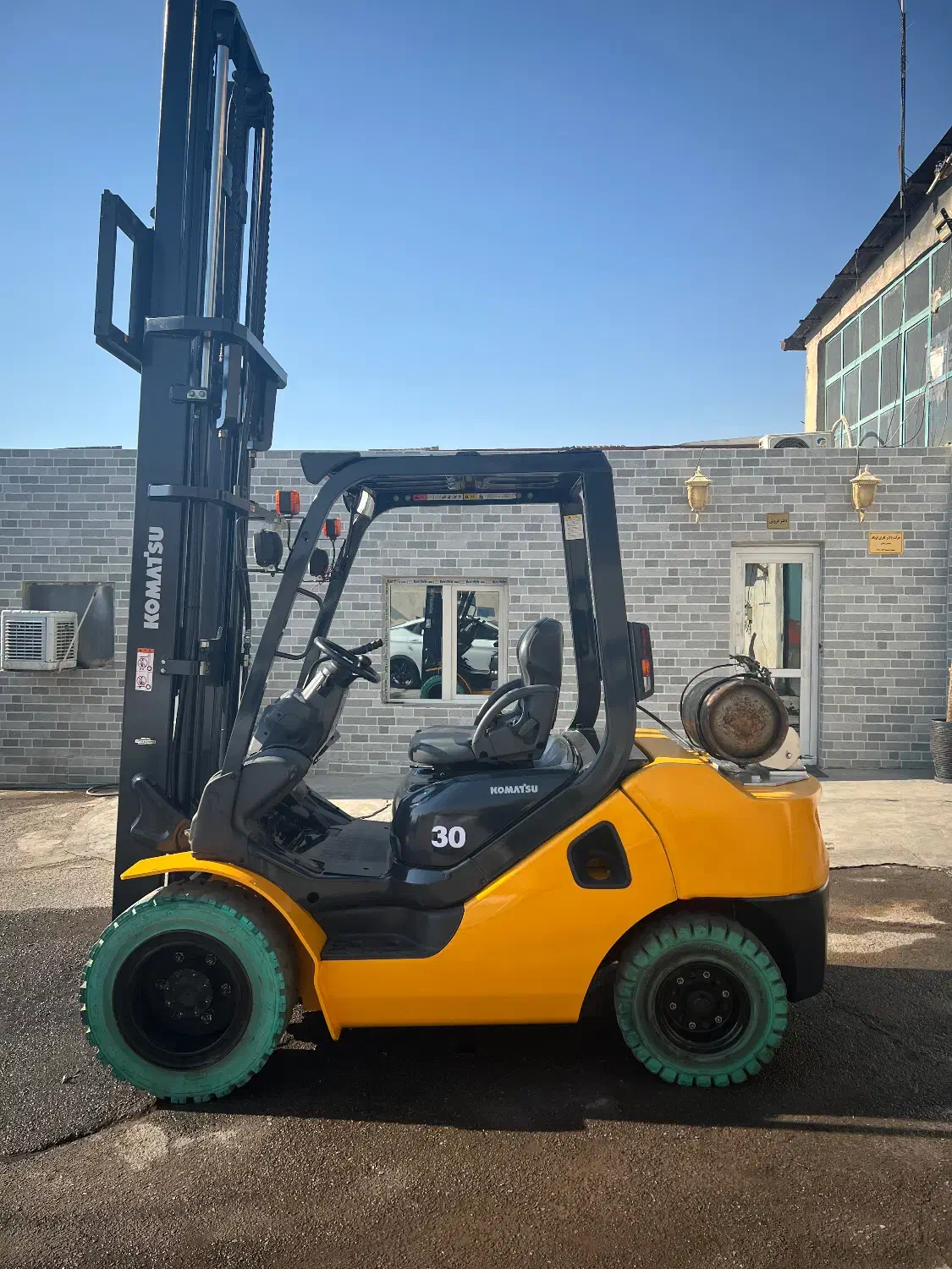 لیفتراک ۳ تن کوماتسو خط ۱۷ مدل ۲۰۱۷ گازسوز درحد|خودرو سنگین|تهران, بروجردی|دیوار