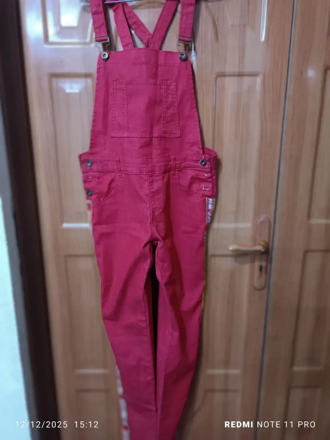 بیلر نو|لباس|مشهد, کارمندان دوم|دیوار