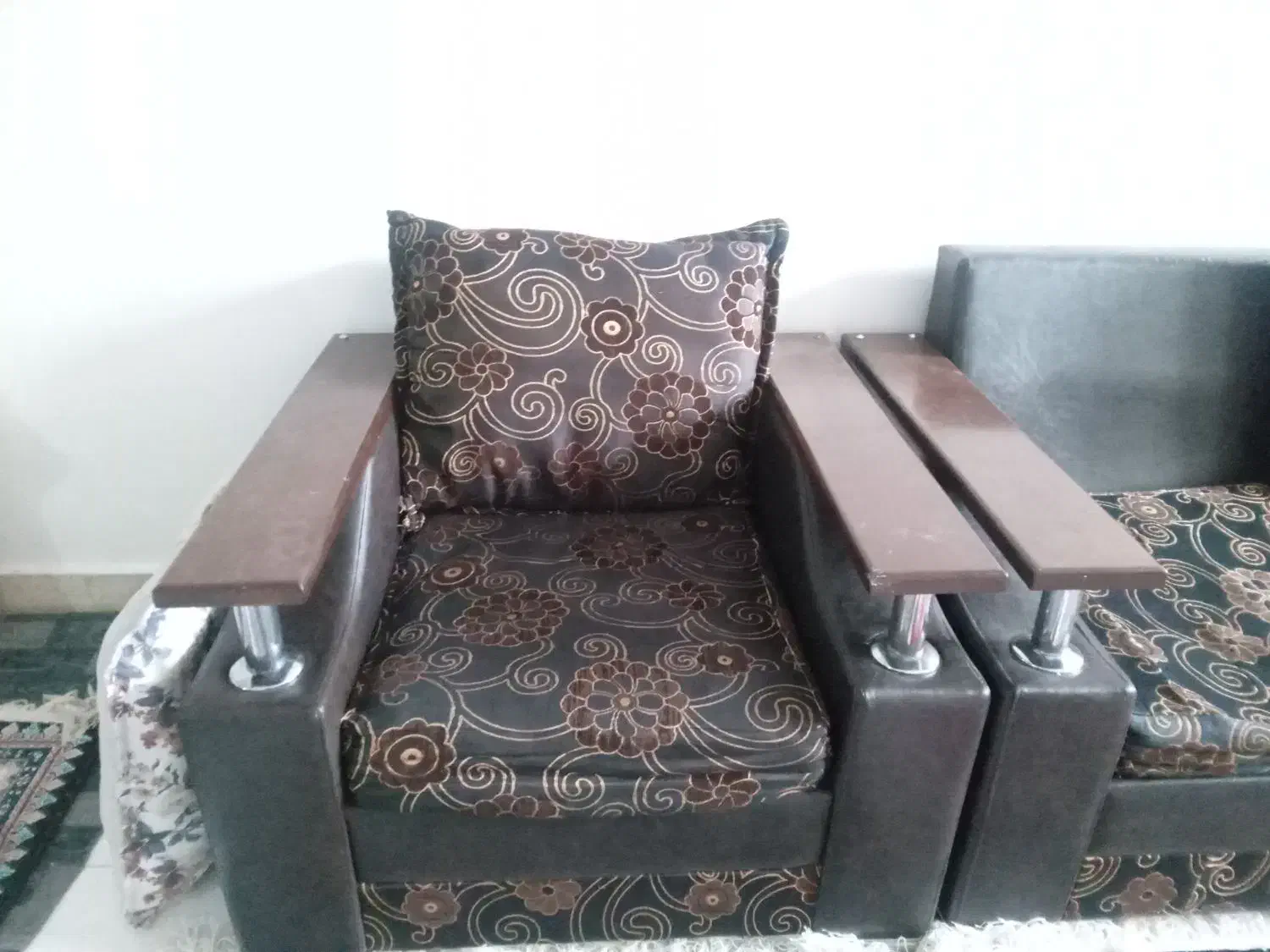 مبل ۷نفره تمیز سالم|مبلمان خانگی و میز عسلی|تهران, خاک سفید|دیوار