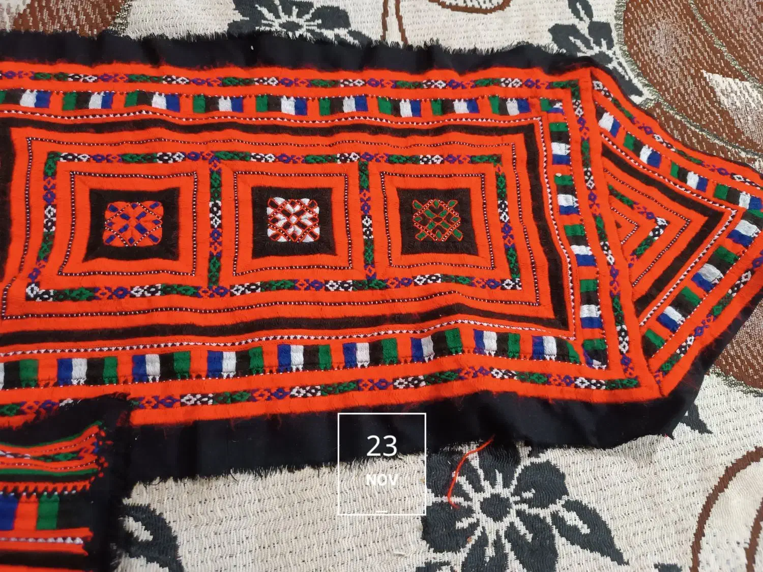 زی استین|لباس|مهرستان, |دیوار