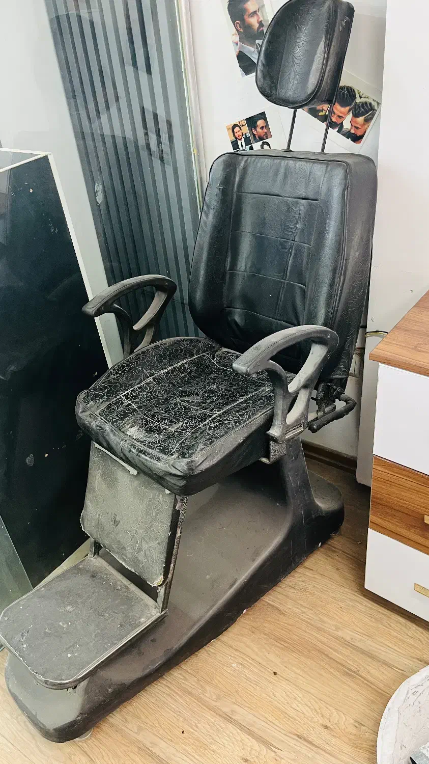 صندلی اصلاح|آرایشگاه و سالن‌های زیبایی|سیرجان, |دیوار