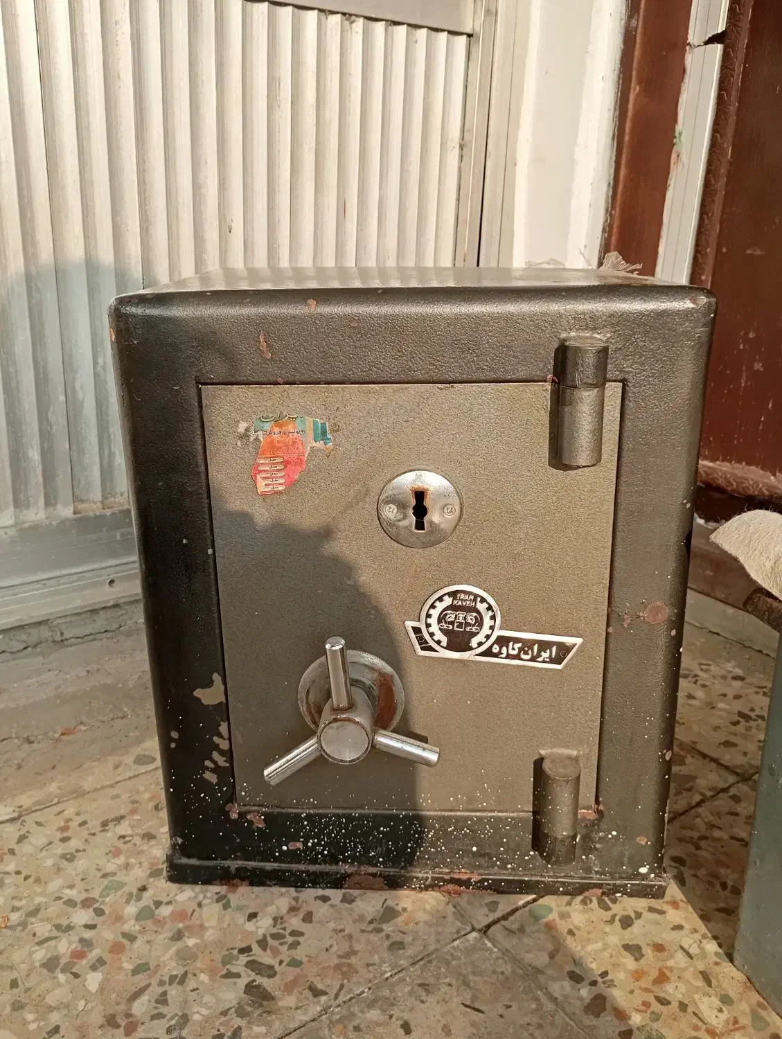 گاو صندوق|ابزارآلات|فومن, |دیوار