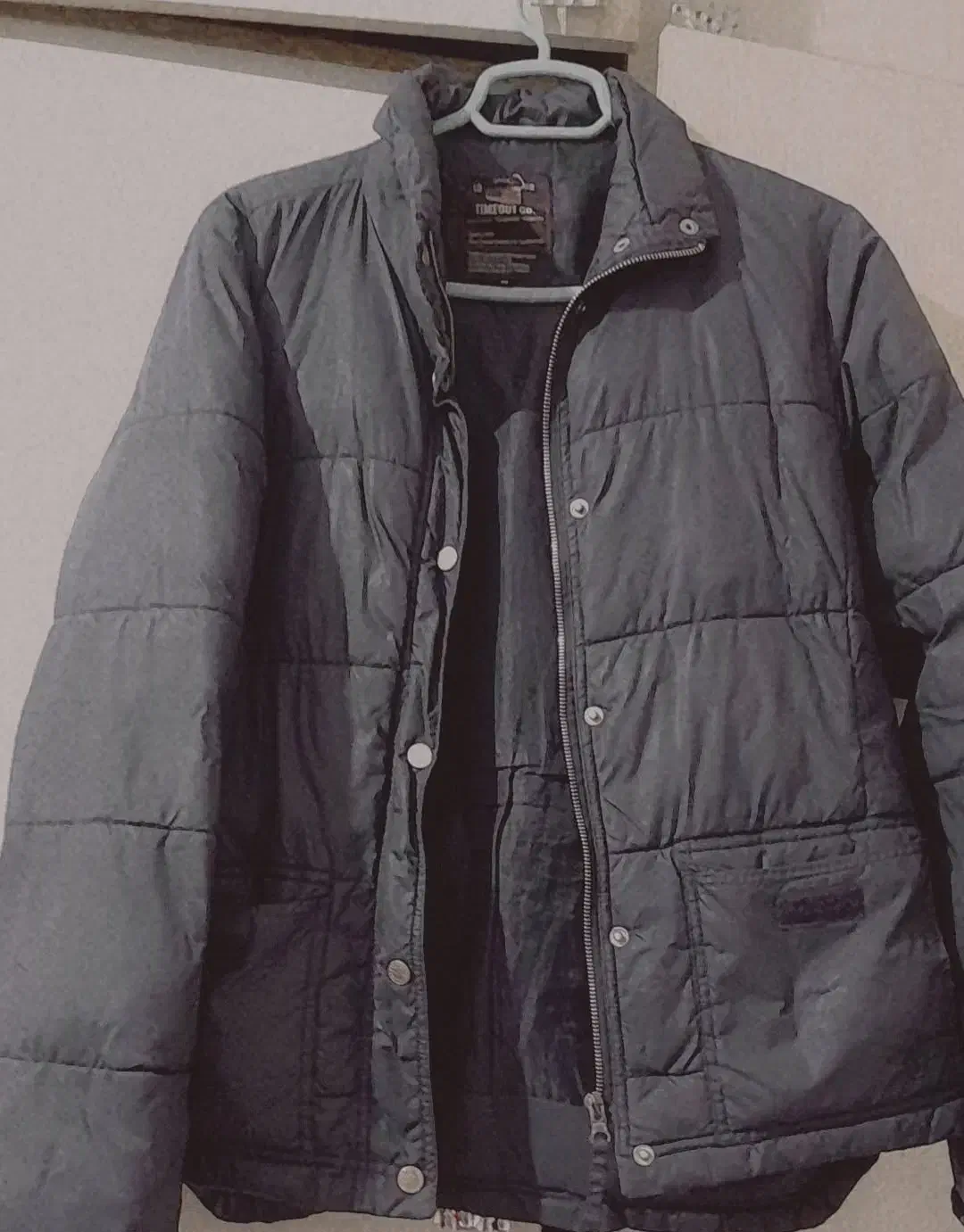 کاپشن|لباس|مشهد, امیر|دیوار