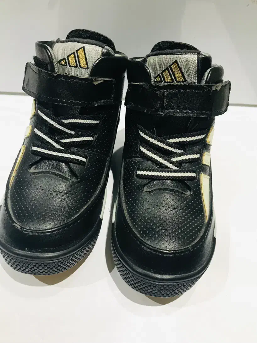 بوت بچگانه ادیداس|کفش و لباس بچه|کرج, شهرک صدف|دیوار