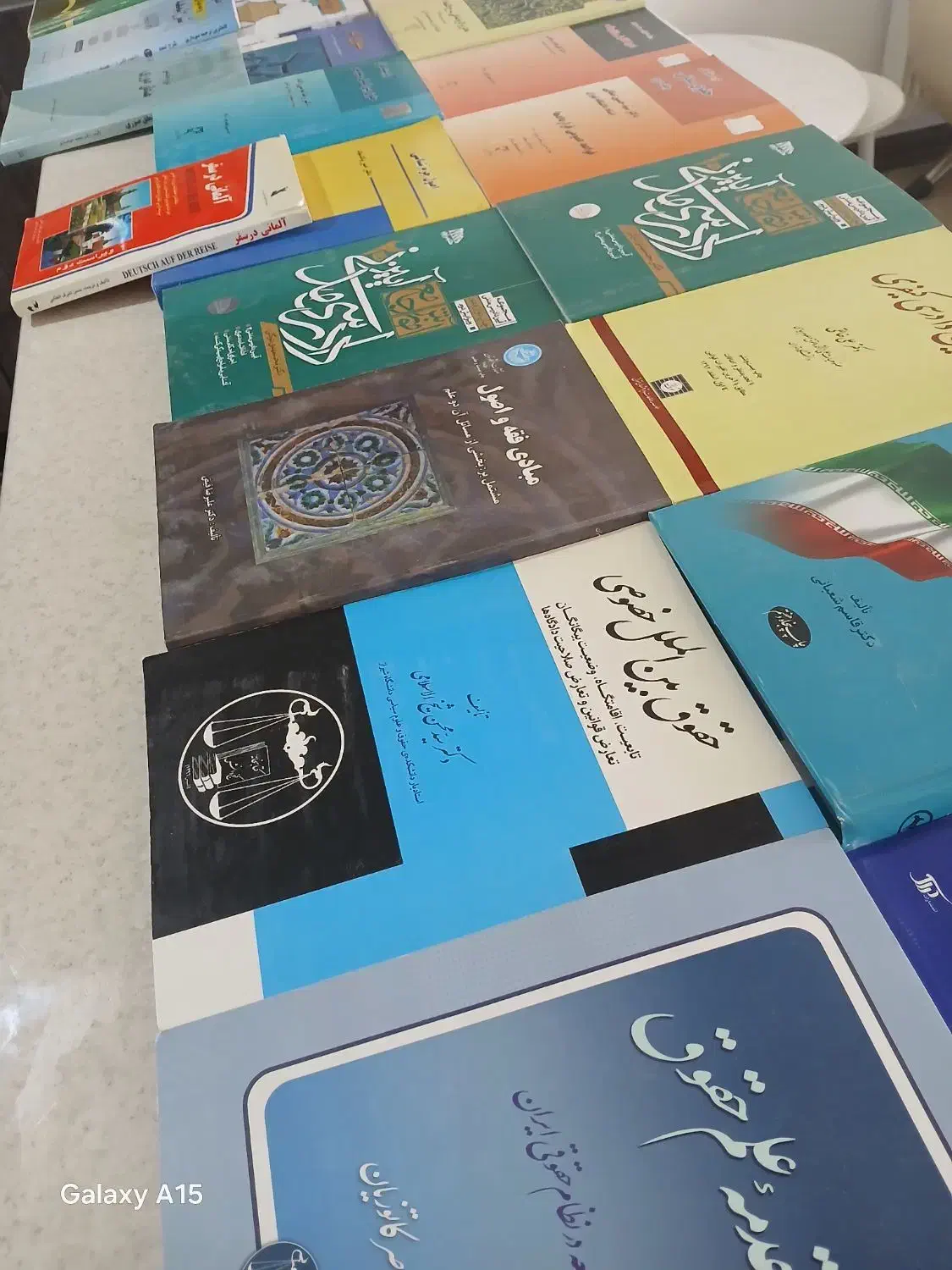 تعدادی کتاب حقوق و عمومی|کتاب و مجله آموزشی|صدرا-فارس, فاز ۱|دیوار