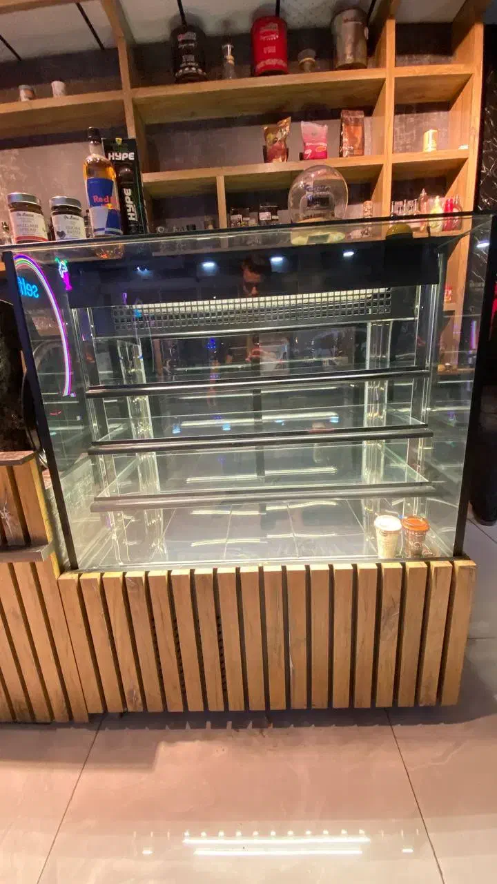 یخچال ایستاده، شو کیک چهار طبقه، دستگاه اسپرسو|کافی‌شاپ و رستوران|کرج, گوهردشت|دیوار