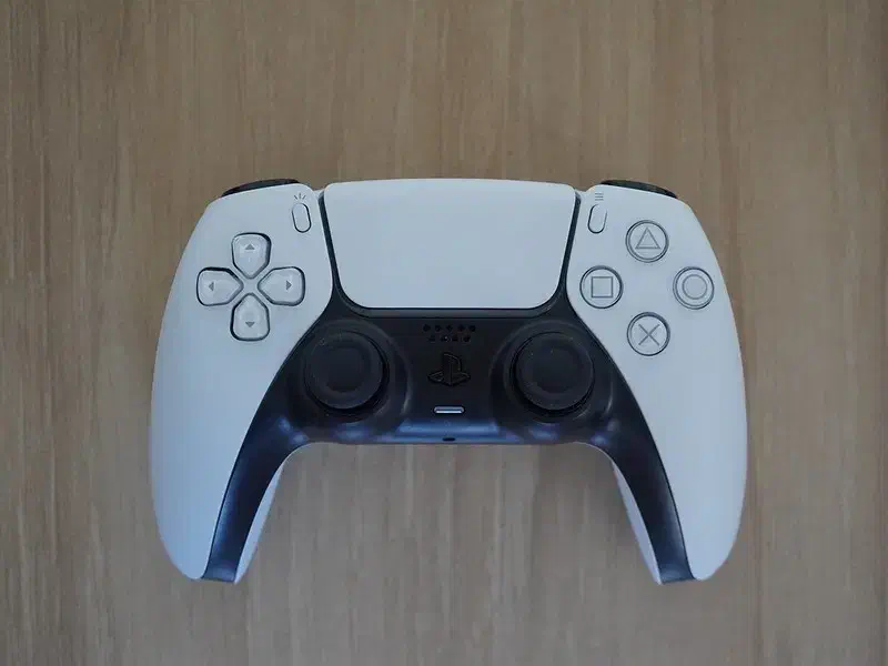 PS5 تمیز و سالم با بازی|کنسول، بازی ویدئویی و آنلاین|آمل, |دیوار