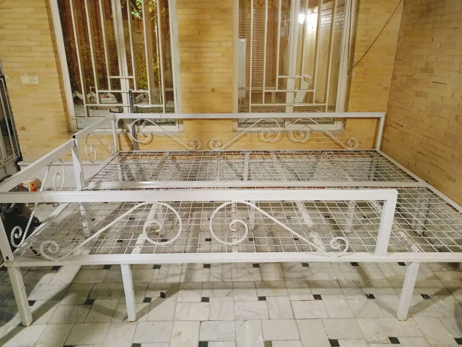 تخت فلزی ابعاد2/80در2برا حیاط یا خانه باغ|تخت و سرویس خواب|رفسنجان, |دیوار