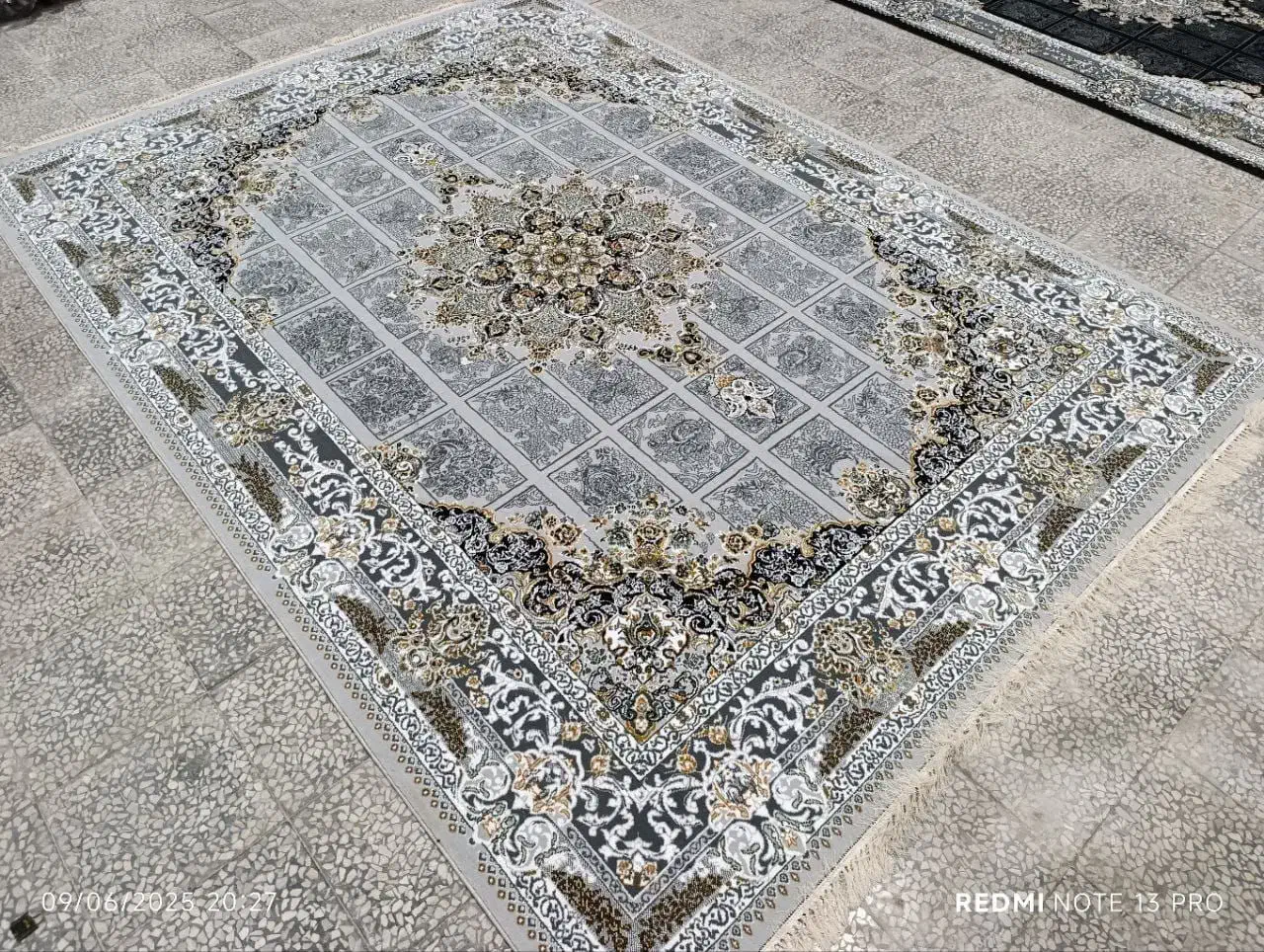 طرح نازلی به قیمت تولیدی|فرش|کرج, کمال‌شهر|دیوار