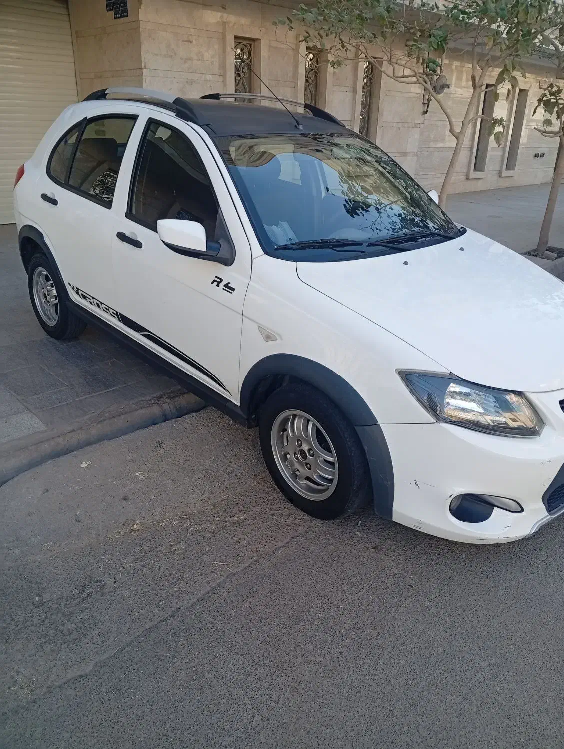 کوییک R سفید سقف مشکی مدل 1400|خودرو سواری و وانت|قم, مجیدیه|دیوار