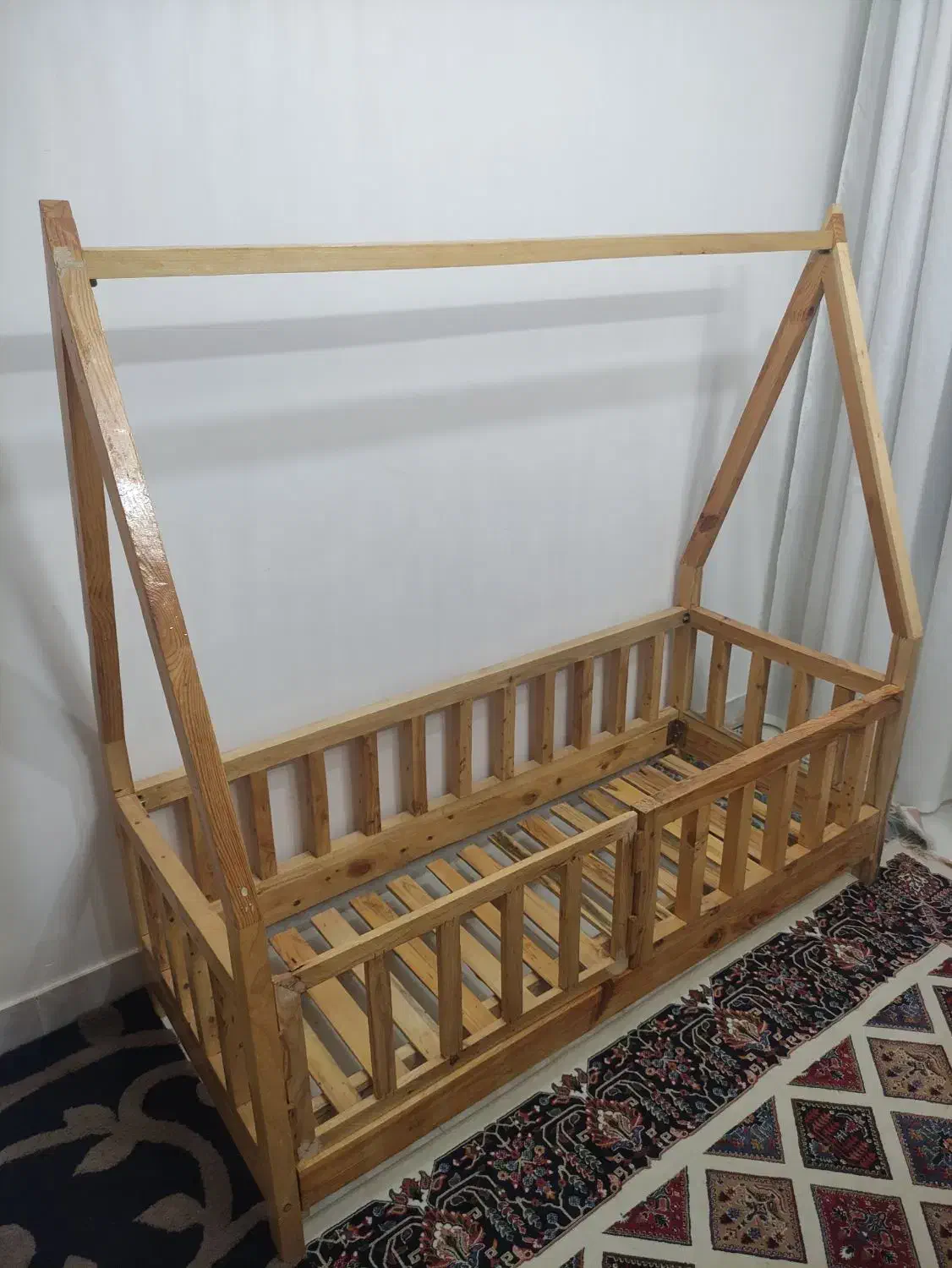 تخت چوبی کودک. مدل کلبه|تخت و صندلی بچه|سبزوار, امیر کبیر|دیوار