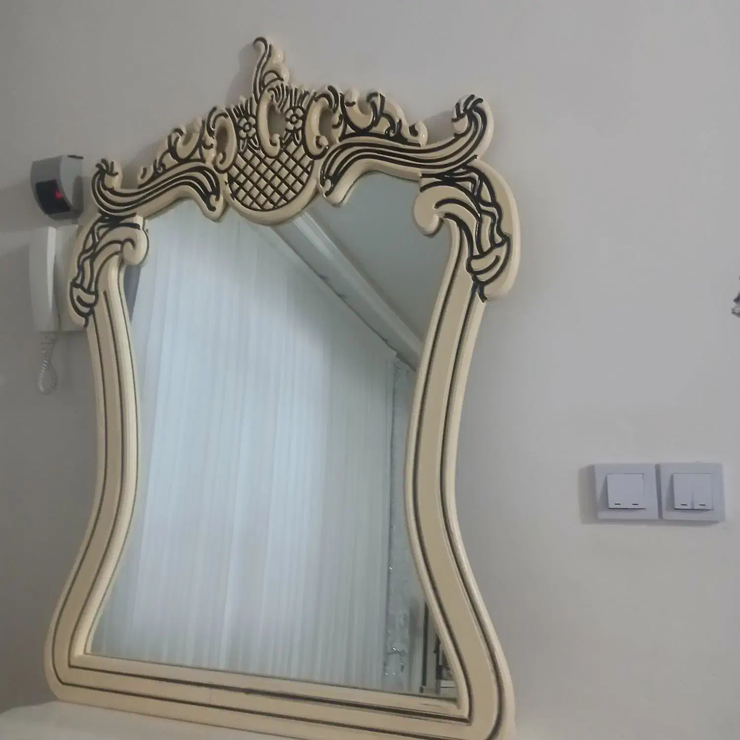 آینه|آینه|تربت‌حیدریه, بالا ولایت|دیوار