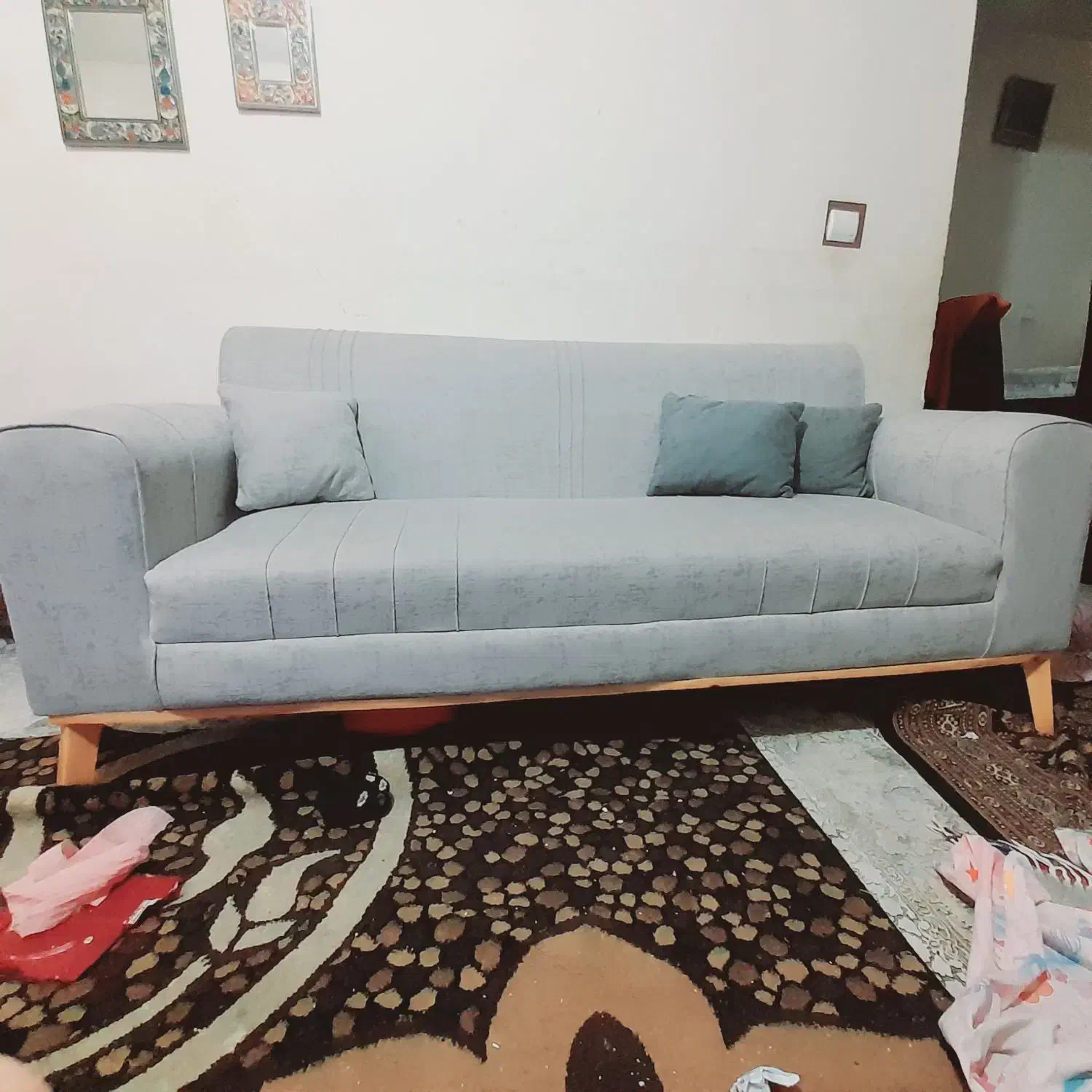 مبل راحتی|مبلمان خانگی و میز عسلی|پرند, فاز ۵|دیوار